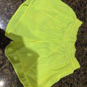 Lululemon Hottie Hot Size 2 - 4" short